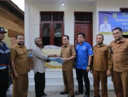 Pj Wali Kota Serahkan Rumah Bagi Dhuafa Lhong Raya