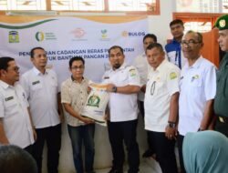 Pj Bupati Aceh Besar Lauching dan Serahkan Bantuan Pangan Cadangan Beras Pemerintah Tahap II
