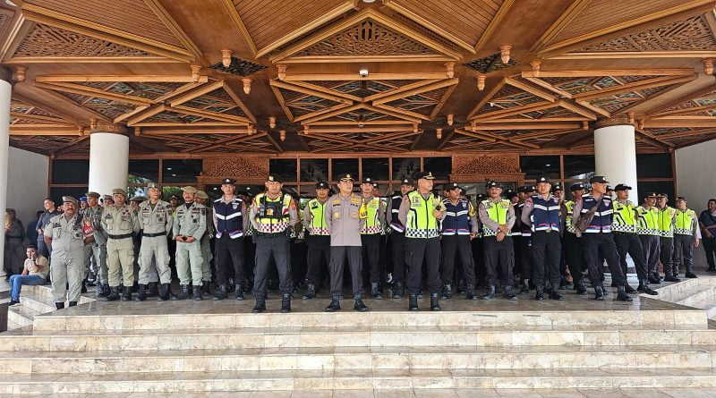 Kapolresta Banda Aceh Pimpin Pengamanan Aksi Unras di Kantor Gubernur Aceh