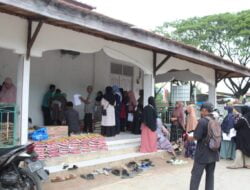 Camat Kadafi Salurkan Sembako Untuk keluarga Kurang Mampu dan Balita Berisiko Stunting