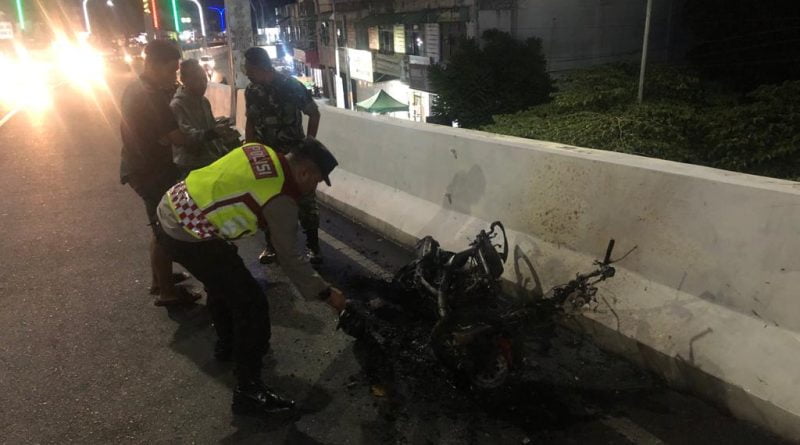 Polisi Amankan Sepeda Motor Milik Warga Yang Terbakar di Flyover