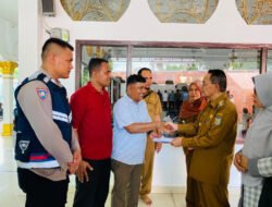 PJ Walikota Banda Aceh Serahkan Bantuan Kepada Korban Kebakaran
