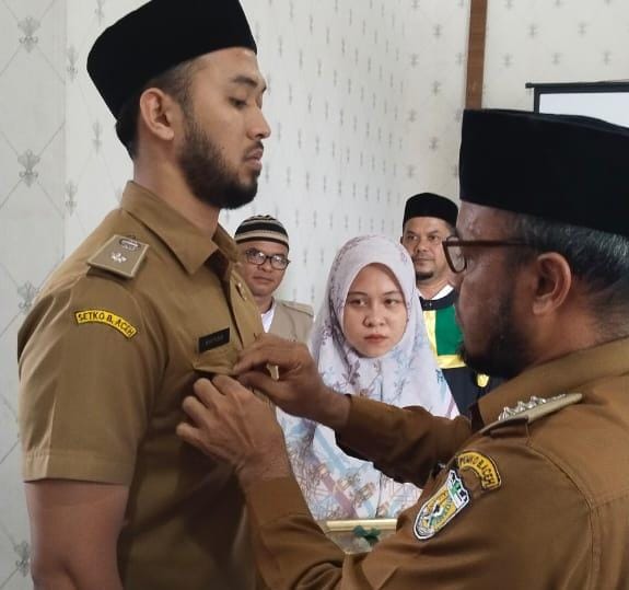 Camat Kadafi Lantik Pj Keuchik Gampong Lamlagang