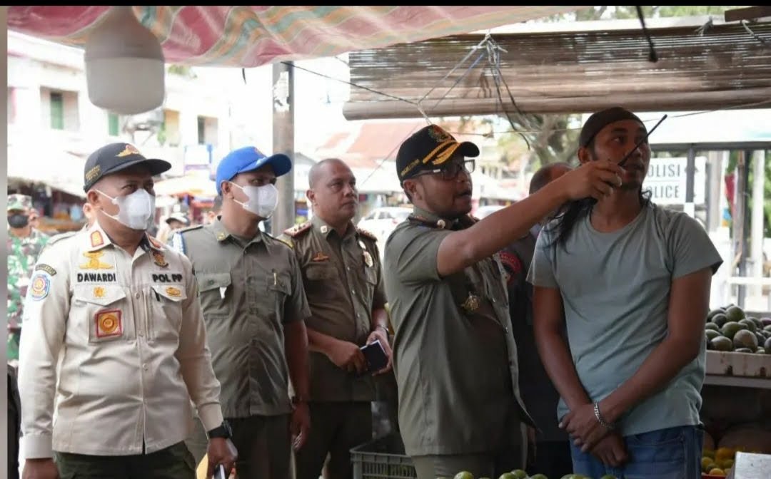 Tekan Peredaran Rokok Ilegal, Satpol PP Aceh Besar Berikan Edukasi pada Pedagang