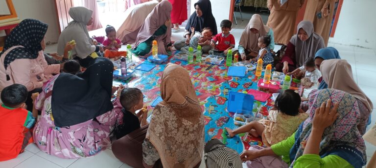 Camat Banda Raya bersama Ketua TP-PKK Tinjau RGG Peunyeurat