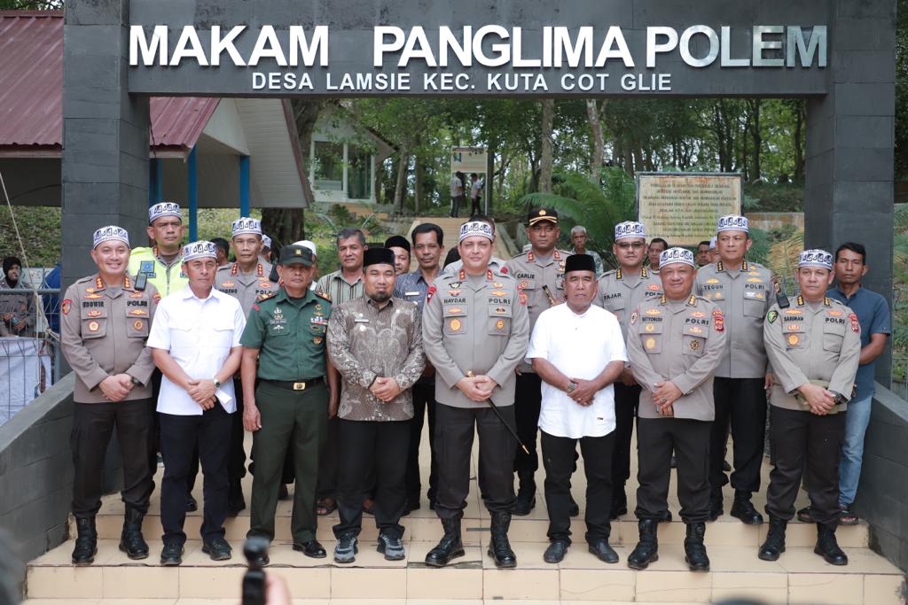 Pj Bupati Aceh Besar Bersama Kapolda Aceh Ziarah Makam Panglima Polem
