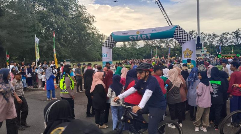 Personel Polsek Syiah Kuala Kawal Fun Bike-Walk USK