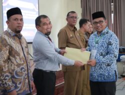 Pj Bupati Aceh Besar Serahkan SK Kenaikan Pangkat Kepada 106 PNS