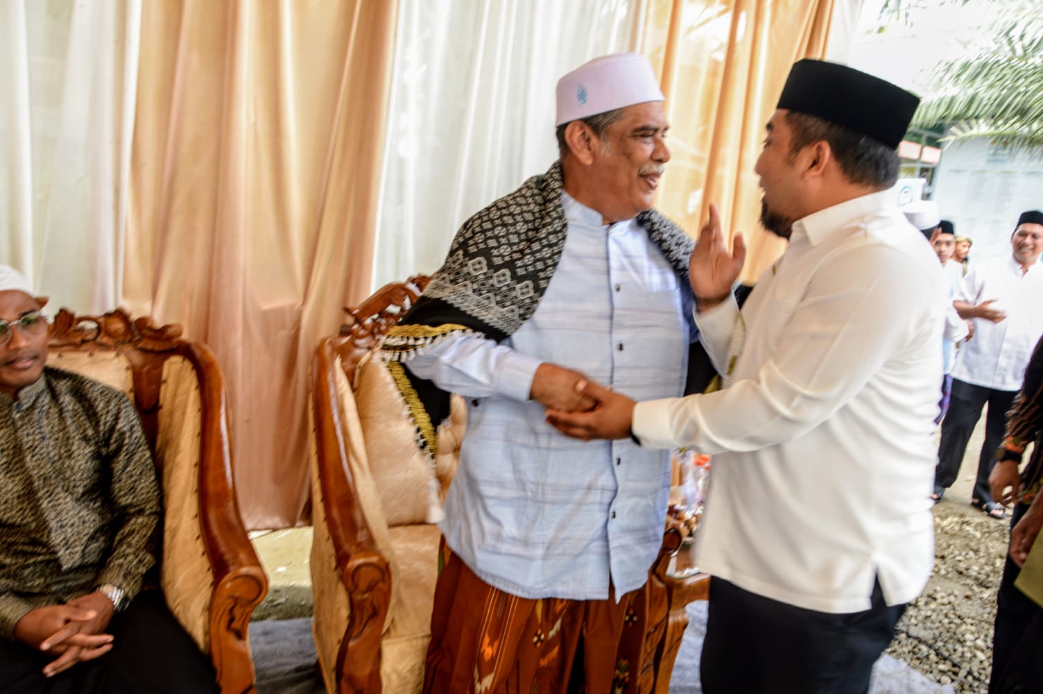 Pj Bupati Aceh Hadiri Perayaan Maulid Nabi dan Haul ke-27 Syaikhuna Abu Chiek Ulee Titi