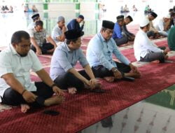 Pj Bupati Aceh Besar Ikuti Zikir dan Doa Bersama di Masjid Al-Munawwarah Kota Jantho