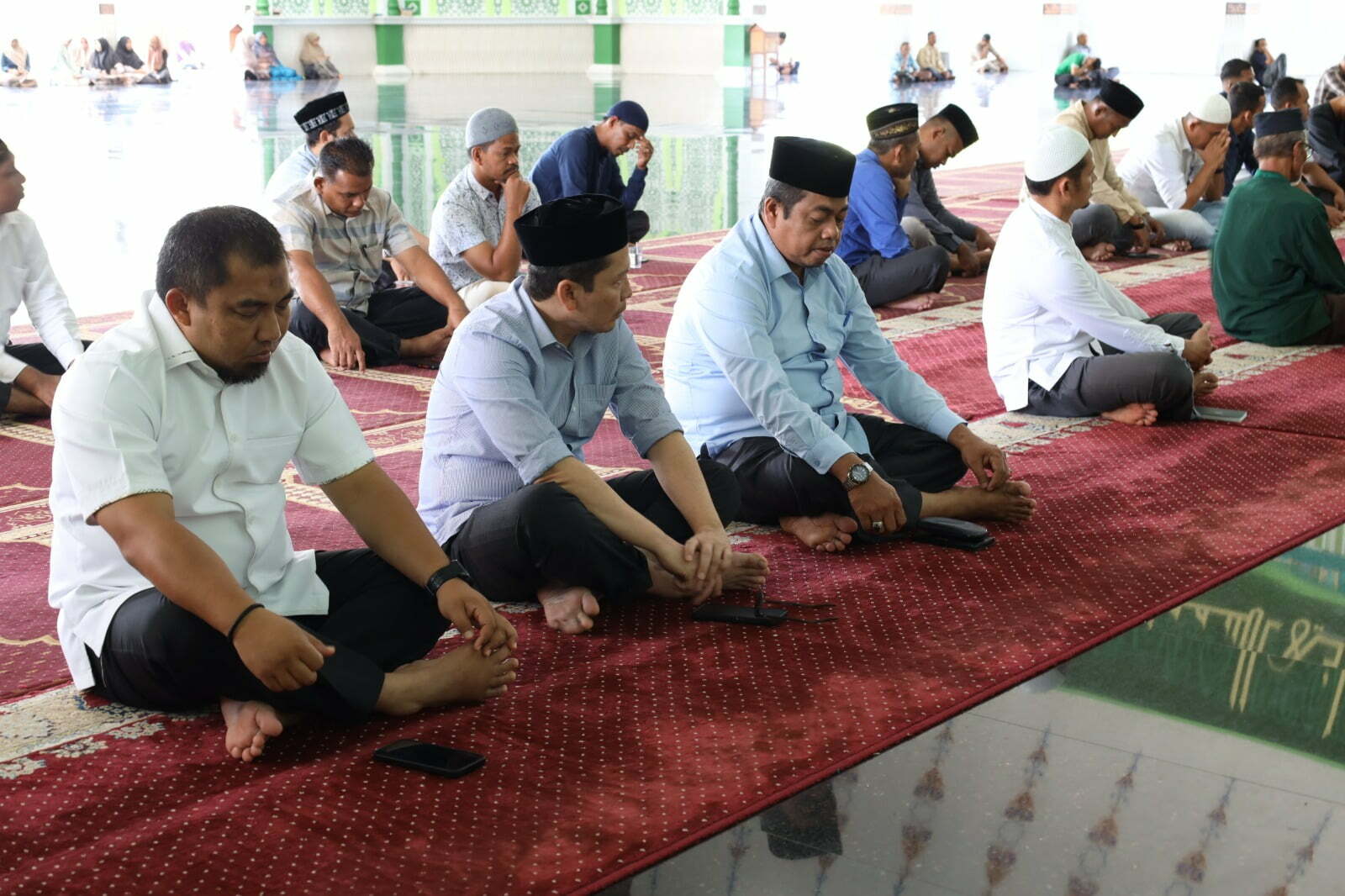 Pj Bupati Aceh Besar Ikuti Zikir dan Doa Bersama di Masjid Al-Munawwarah Kota Jantho