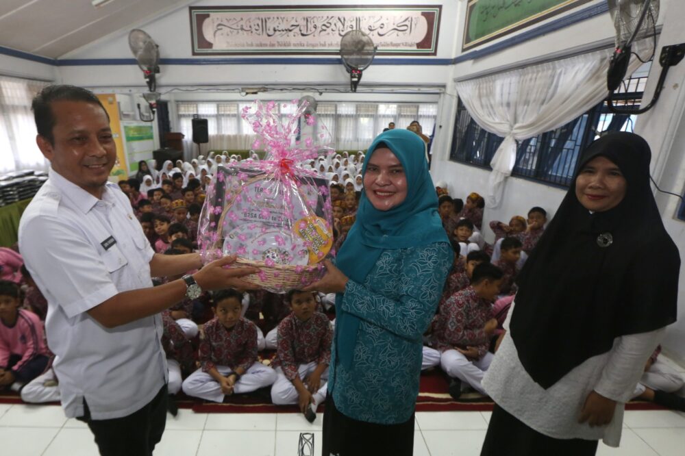 Gandeng Dinas Pangan Aceh, Wardiati Sosialisasi Makanan Sehat bagi Siswa SD