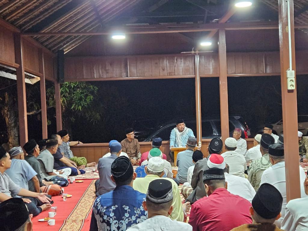 Halaqah Malam Jumat di Meuligoe Bupati Aceh Besar, Aba Junaidi Ajak Bertaubat