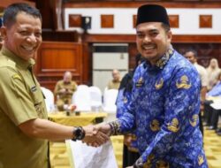 Penjabat Gubernur Serahkan Serentak Secara Digital 3.360 SK Pensiun dan Naik Pangkat PNS se-Aceh