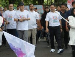 Penjabat Gubernur Aceh Ikut Jalan Santai PMI Bersama Ribuan Masyarakat