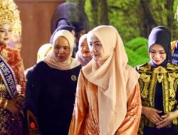 Pj. Ketua PKK Aceh Hadiri Malam Penobatan Agam Inong 2023