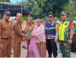 Camat Syiah Kuala Serahkan Secara Simbolis Bantuan Bibit Tanaman