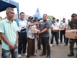 Danlanud SIM Yoyon Serahkan Bantuan Sosial Dalam Rangka HUT ke-78 TNI