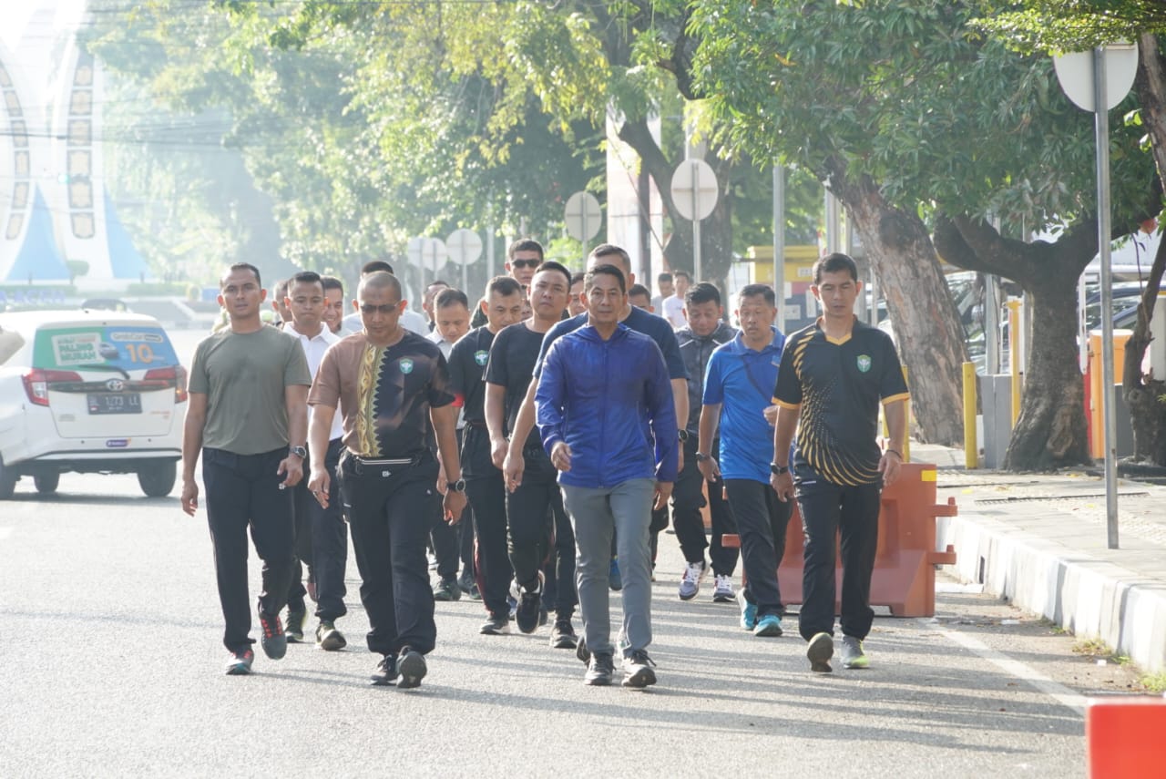 Pangdam IM dan Pejabat Utama Kodam IM Olahraga Bersama di Makodam IM.