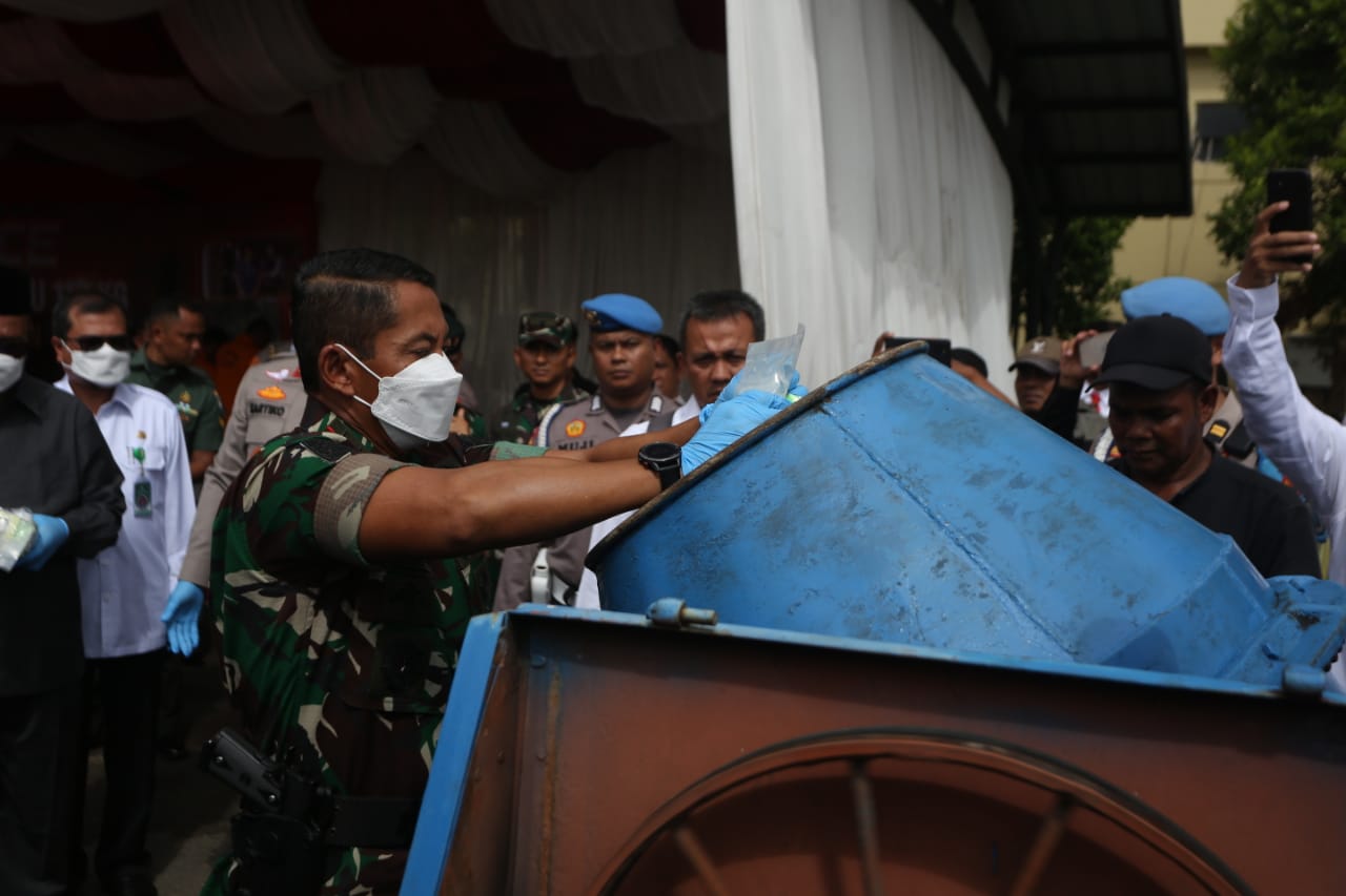 Perangi Narkoba, Pangdam IM Bersama Forkopimda Aceh Musnahkan Barang Bukti Narkotika