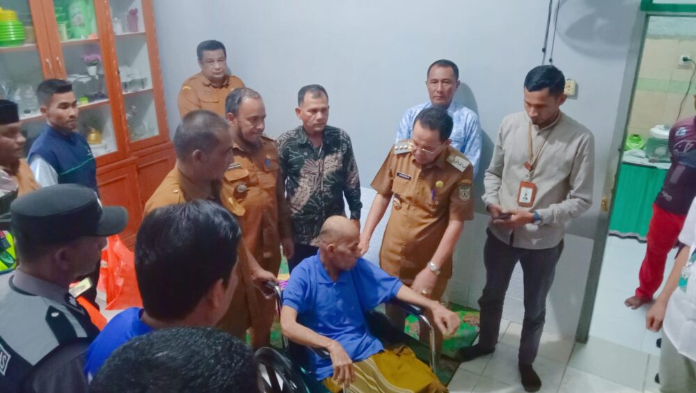 Warga Lhong Cut dapat Bantuan Kursi Roda dari Dinsos Banda Aceh