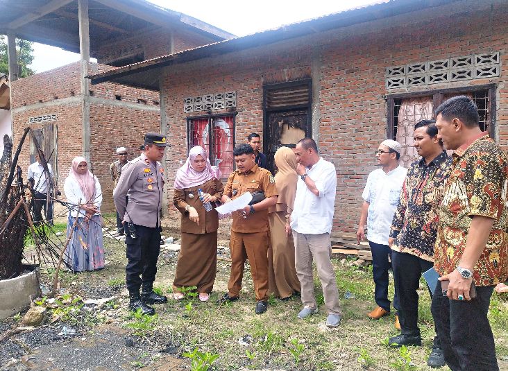 Camat Sukmawati Audiensi dengan Korban Kebakaran Gampong Lueng Bata