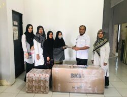 Cegah Stunting, Camat Kadafi Serahkan Alat Bantu Penyuluh BKB KIT