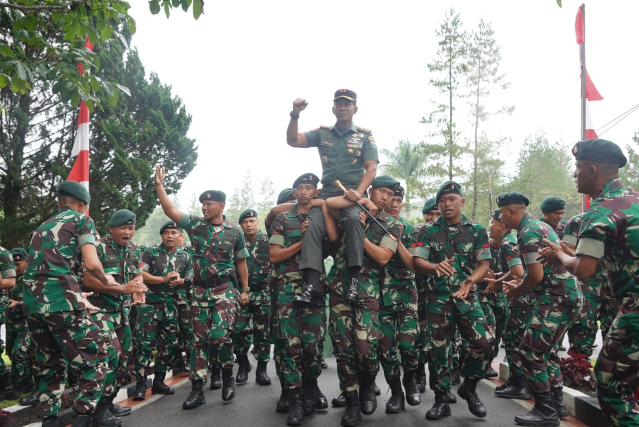 Pangdam IM Mayjen TNI Novi Helmy Prasetya, S.I.P, M.I.P didampingi Ketua Persit KCK Daerah Iskandar Muda, Ny. Iin Novi Helmy Prasetya melaksanakan Kunjungan Kerja ke Batalyon Infanteri 114/SM dan Komando Distrik Militer 0119/Bener Meriah