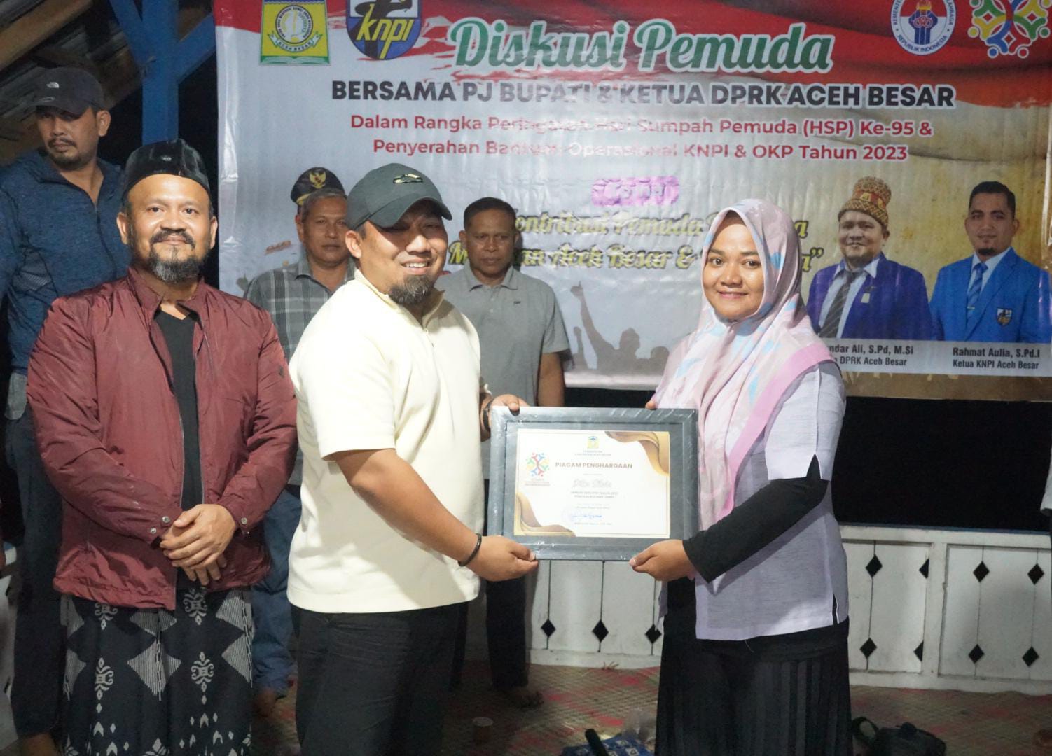 Pj Bupati Iswanto Serahkan Penghargaan Pemuda Inovatif Tahun 2023