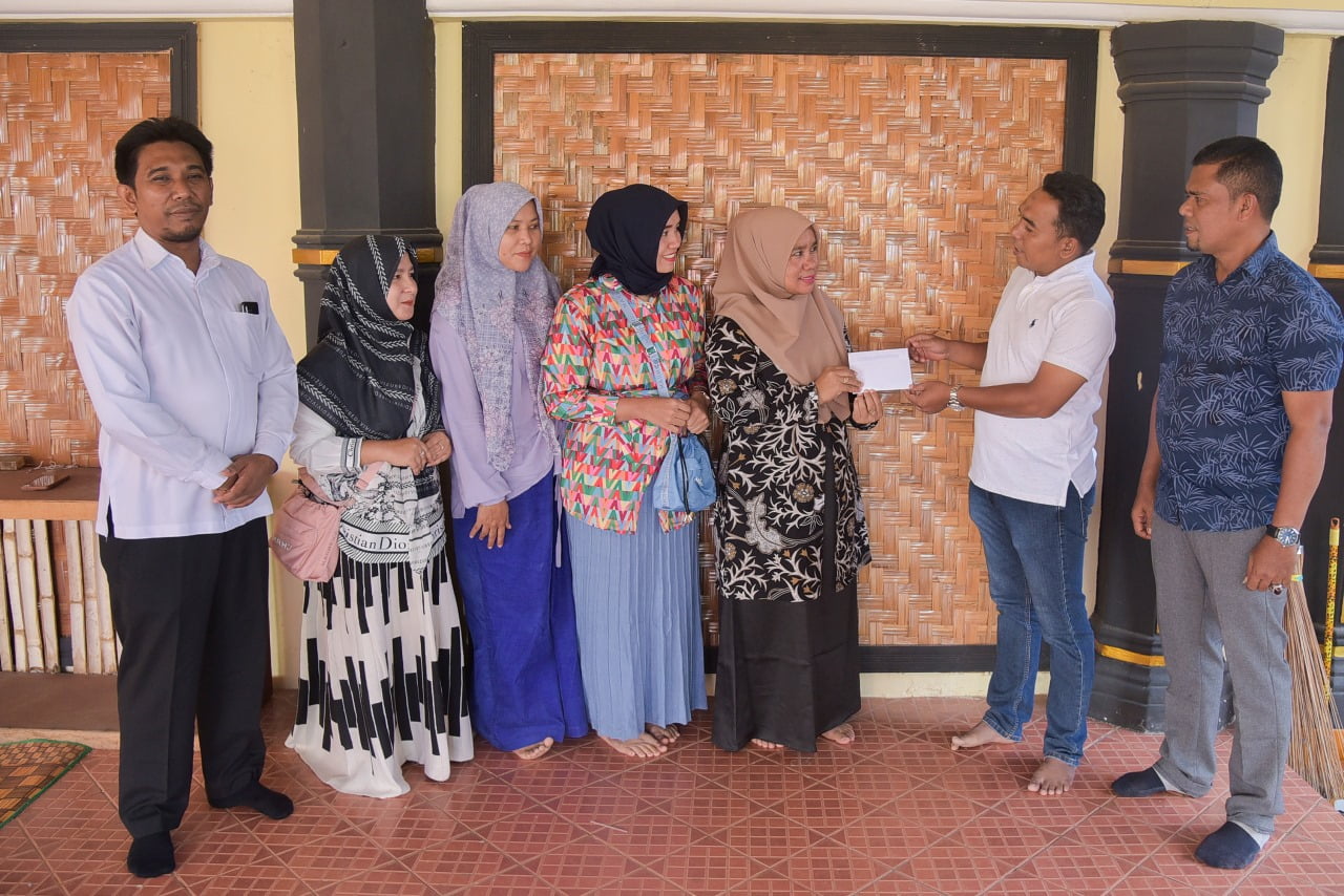 Disdikbud Aceh Besar Serahkan Bonus untuk Penari IGTKI-PGRI yang Raih Prestasi di Porseni Nasional