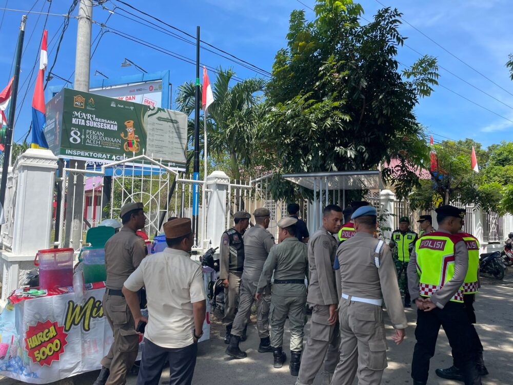Personel Gabungan Berikan Sosialisasi Kepada Pedagang Kaki Lima
