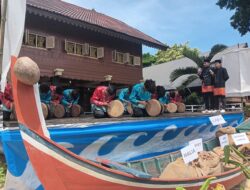 Seniman DKA Ramaikan Panggung Hiburan Anjungan Aceh Besar