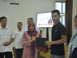 Pj Ketua Dekranasda Aceh Besar Buka Pembinaan dan Peningkatan Industri Gerabah untuk Warga Lamcheu