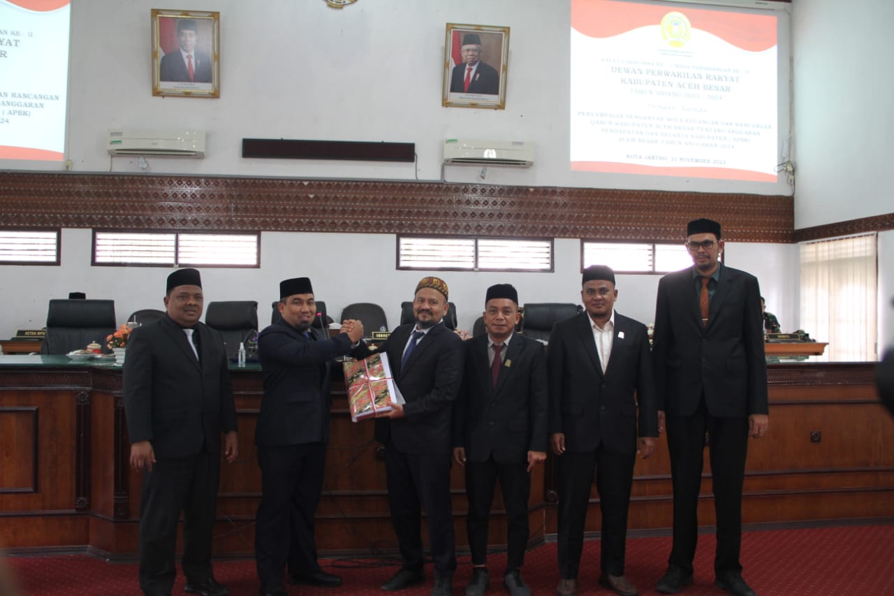 Pj Bupati Aceh Besar Sampaikan Nota Keuangan Rancangan APBK 2024