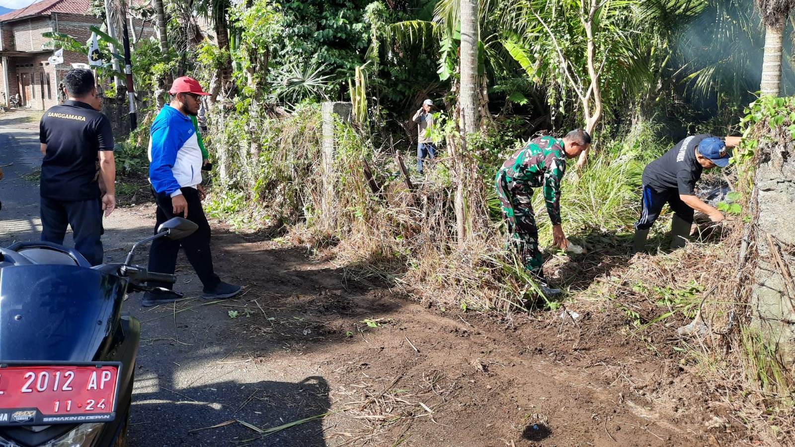 Muspika Banda Raya Galakkan Sanitasi Lingkungan di Gampong Mibo
