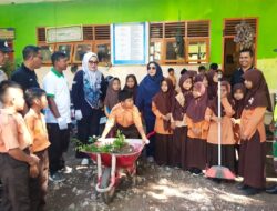 Sambut HUT Ke-78 PGRI, HGN dan HUT ke-52 KORPRI Sekolah di Ingin Jaya Gelar Aksi 1 Jam Pungut Sampah