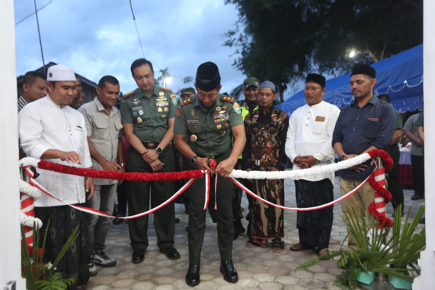 Senyum Bahagia Warga Siron Blang, Pangdam IM, Resmikan Rehab Meunasah Al Haq.