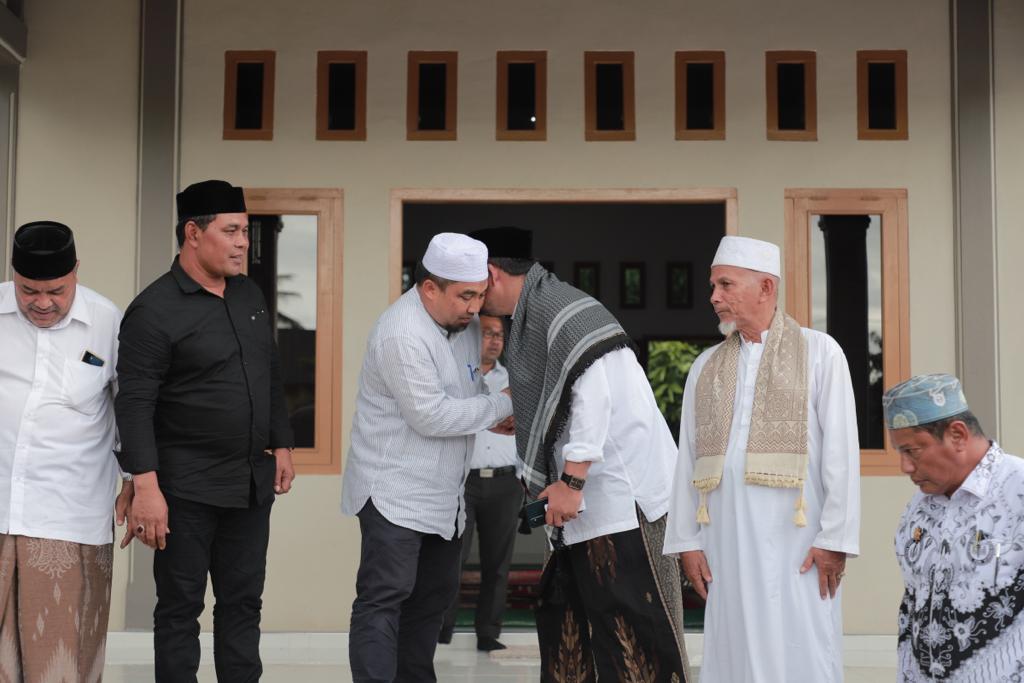 Pj Bupati Aceh Besar Hadiri Maulid di Dayah Ma'hadal Fata Lamkabeu