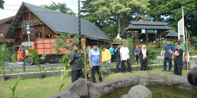Jelang Pembukaan PKA, Sekda dan ASN Pemerintah Aceh Gotong Royong Bersihkan Lokasi Pelaksanaan