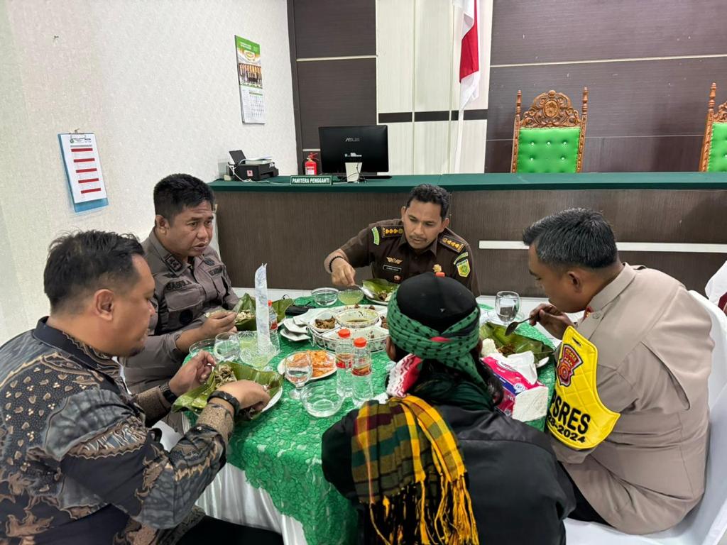 Mahkamah Syar'iyah Jantho Gelar Maulid Akbar dan Santuni Ratusan Anak Yatim