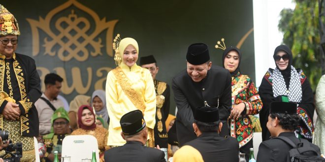 Penjabat Gubernur dan Forkopimda Aceh Sapa Peserta Pawai Budaya