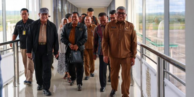 Sekda Aceh Sambut Ketua KPK di Bandara Internasional SIM