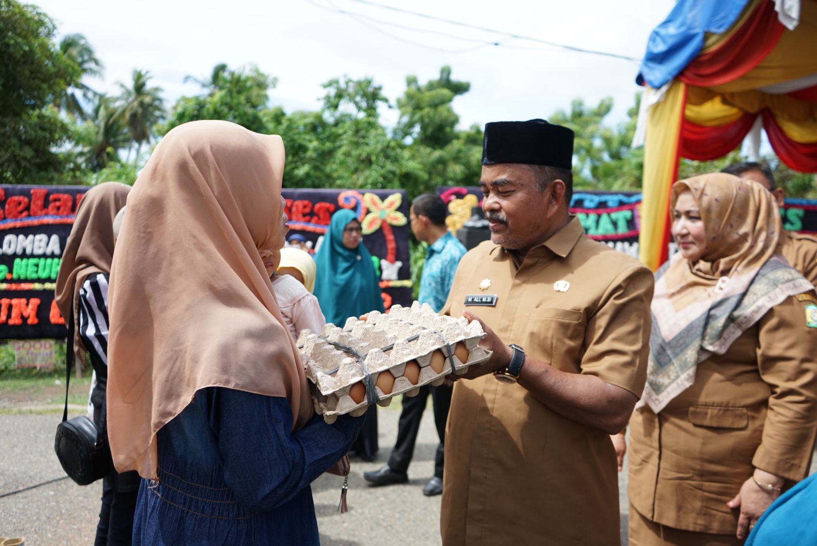 Wakili Pj Bupati, Asisten II Sekdakab Aceh Besar Sambut Tim Penilaian Gammawar di Gampong Neuheun