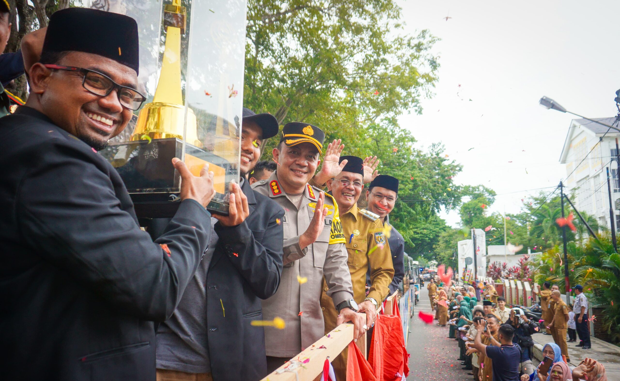 Pemko Banda Aceh Jemput dan Arak Kafilah MTQ Keliling Kota