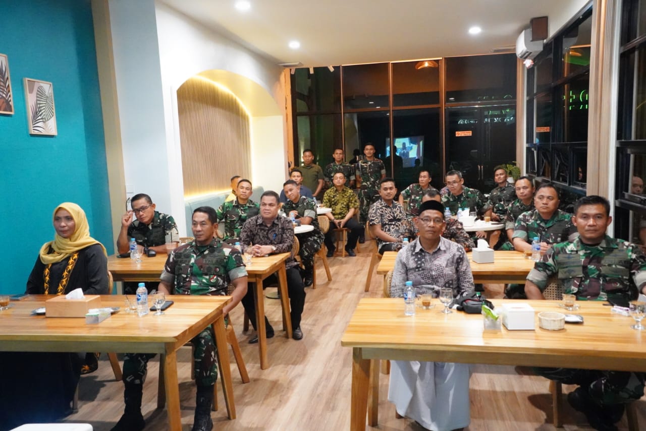 Pangdam IM melaksanakan Nonton Bareng Penghargaan Kasad Lomba Kampung Pancasila.