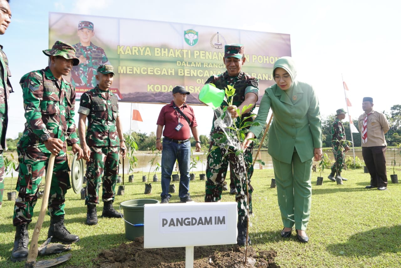 Pangdam IM Memimpin Karya Bhakti Penanaman Pohon di Dsn. Pasi Leuhan Kec. Johan Pahlawan, Kab. Aceh Barat.