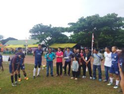 Camat Mustafa Motivasi Tim Sepak Bola Kecamatan Meuraxa