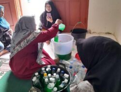 Warga Peunyeurat Ikuti Pelatihan Daur Ulang Sampah