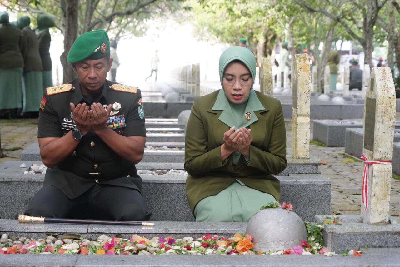 Pangdam IM Pimpin Ziarah rombongan Dalam Rangka Hari Juang TNI AD Ke 78 di Taman Makam Pahlawan Banda Aceh.