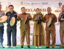 Peh Rapai, Pj Bupati Aceh Besar Deklarasi 5 Pilar STBM di Leupung